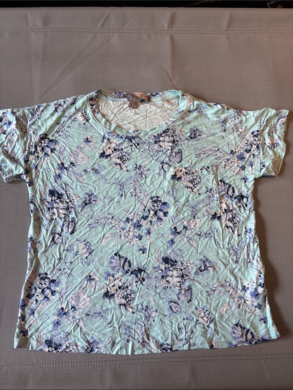 Forever 21 Mint Green Floral Short Sleeve Tee sz xs. EUC